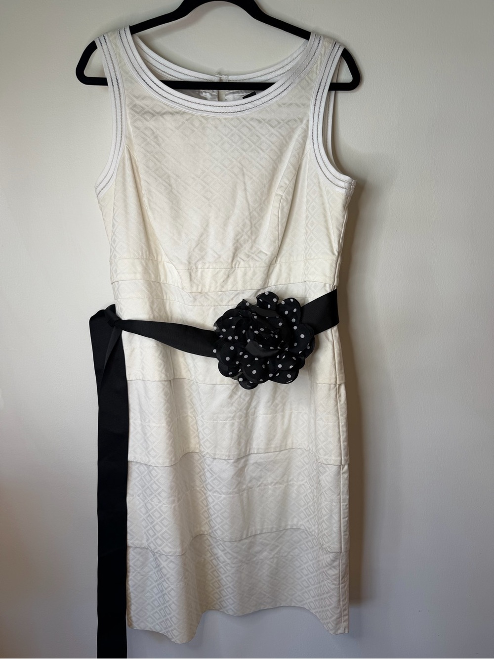 White House Black Market White Textured Sleeveless MIDI size 14 sleeveless